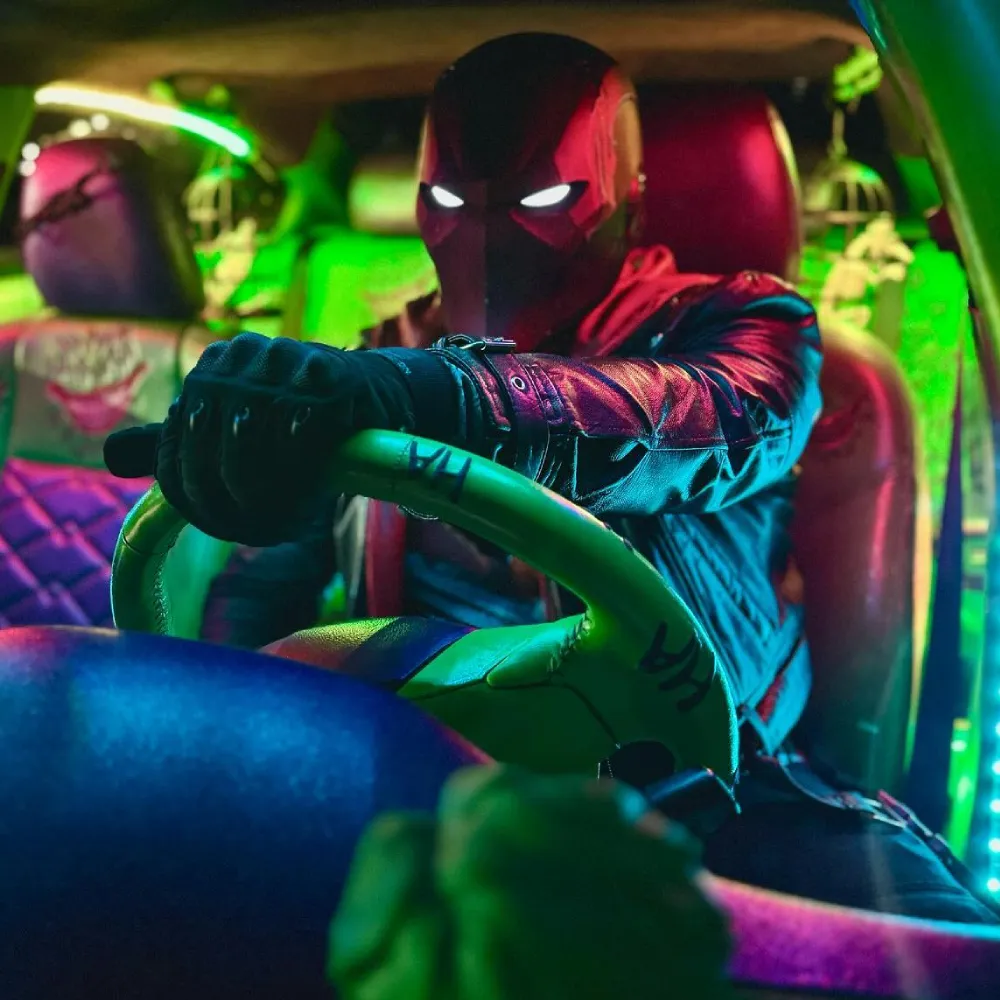 Red Hood Black Jacket - Image 5