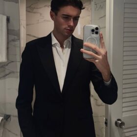 man_in_suit@2x